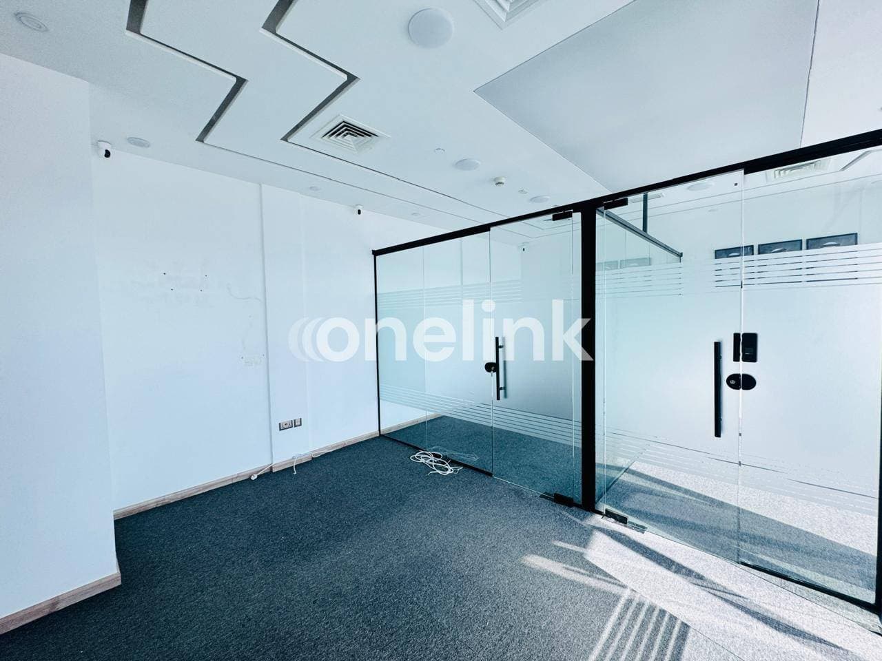 Commercial for Rent | Fully Fitted | Unfurnished | Upgraded — photo 4