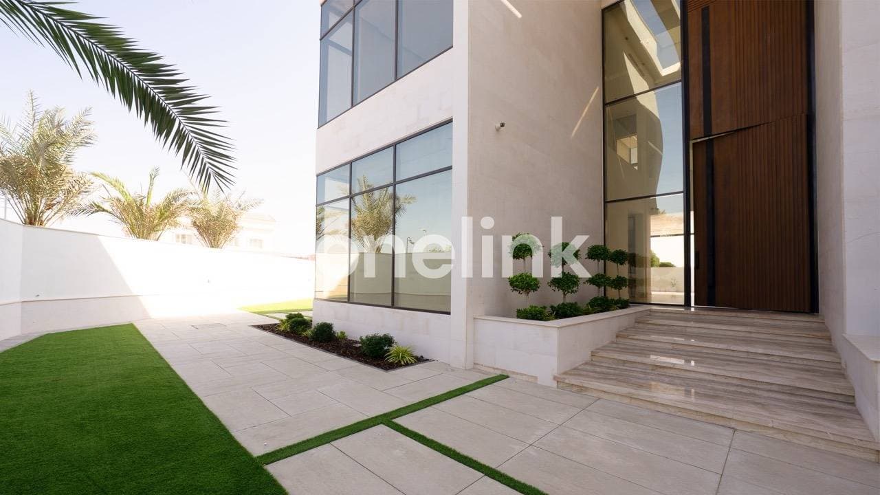 6-BR Stone Covered Luxury Villa | Fully Upgraded | Built In Elevator — photo 3