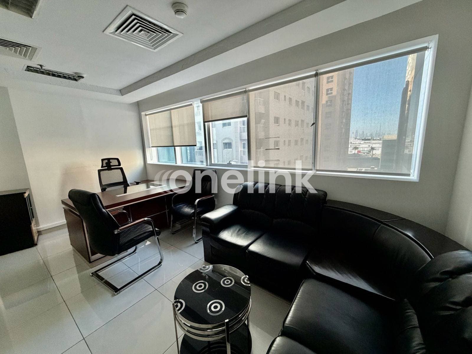 Fitted Office with 4 Partitions | Storage Room | Chiller Free | 2 Parking Spaces, photo 2
