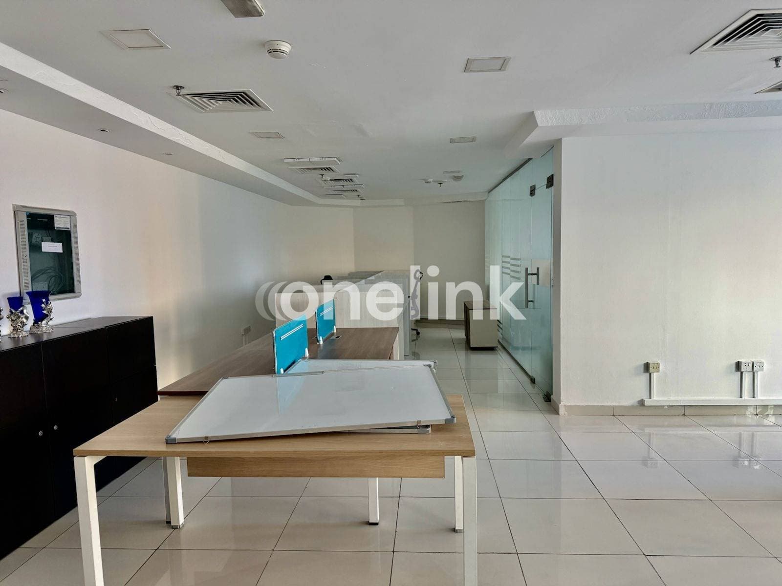 Fitted Office with 4 Partitions | Storage Room | Chiller Free | 2 Parking Spaces, photo 4