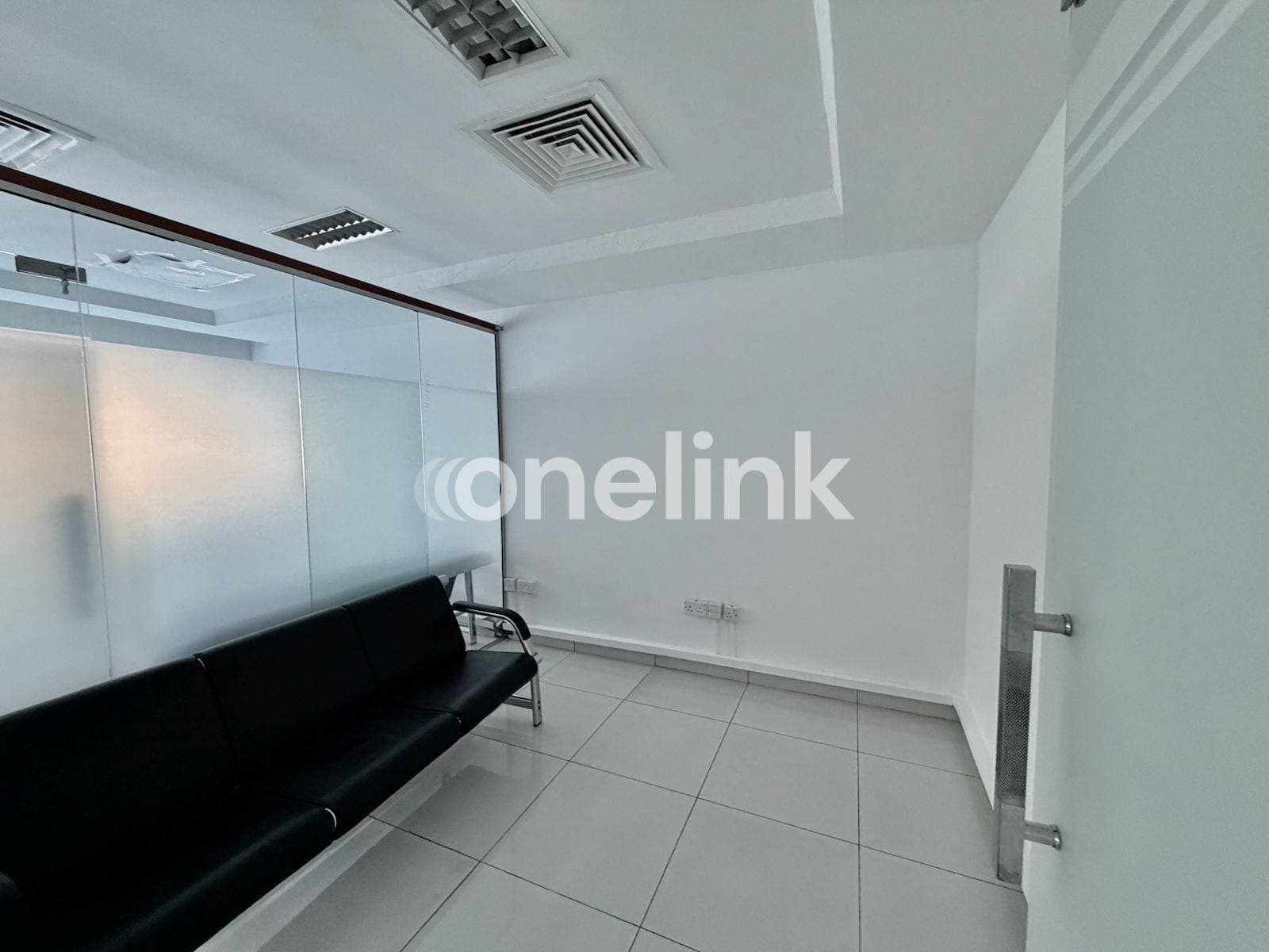Semi-Furnished Office | 3 Partitions | Natural Light, photo 5