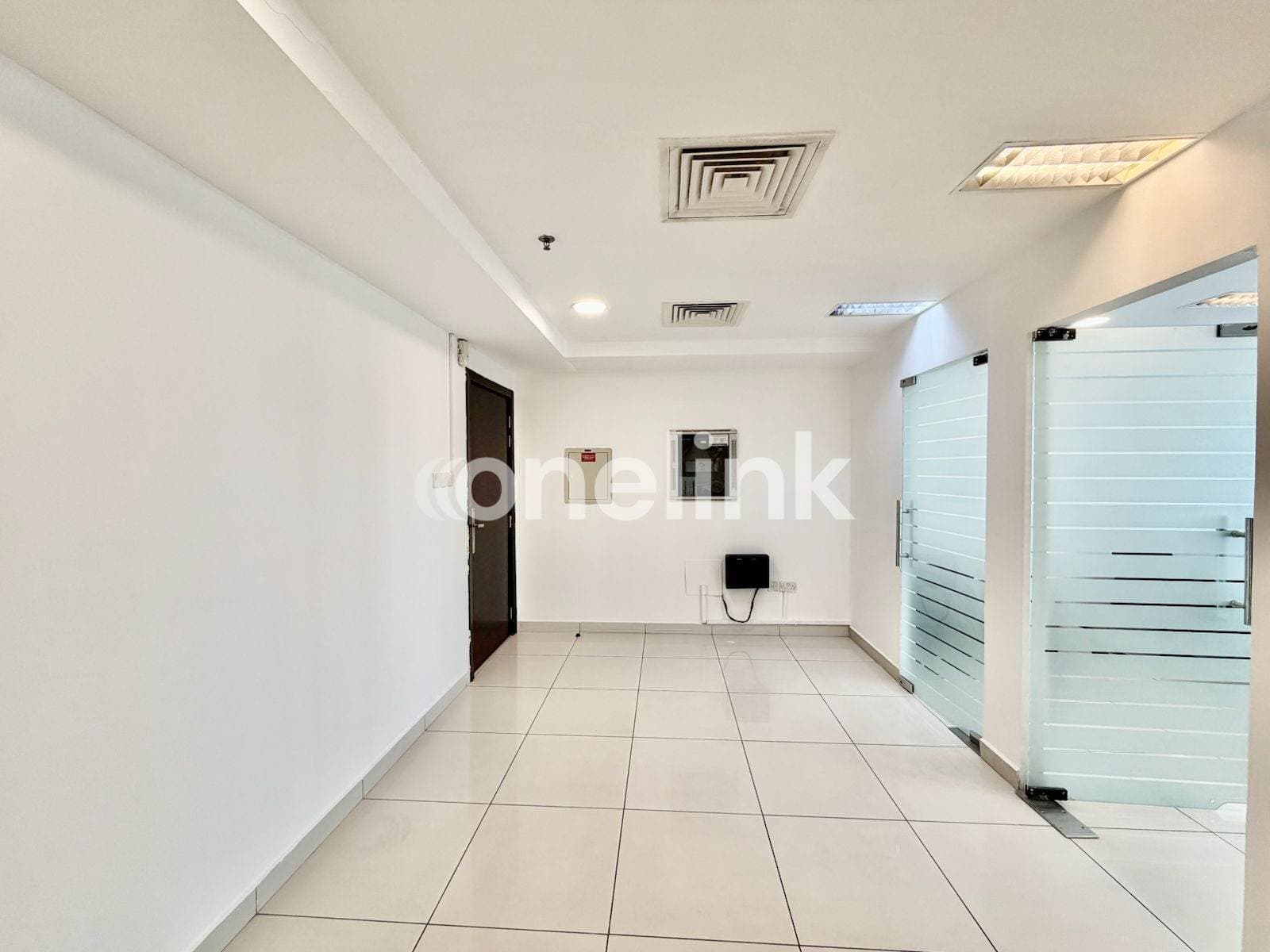 Semi-Furnished Office | Panoramic View | Chiller Free, photo 2