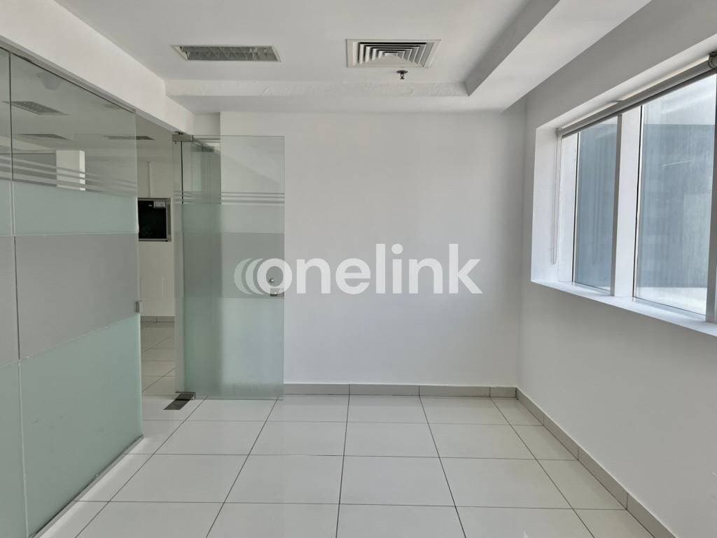 Semi-Furnished Office for Rent | Panoramic View | Yes Business Tower, photo 4