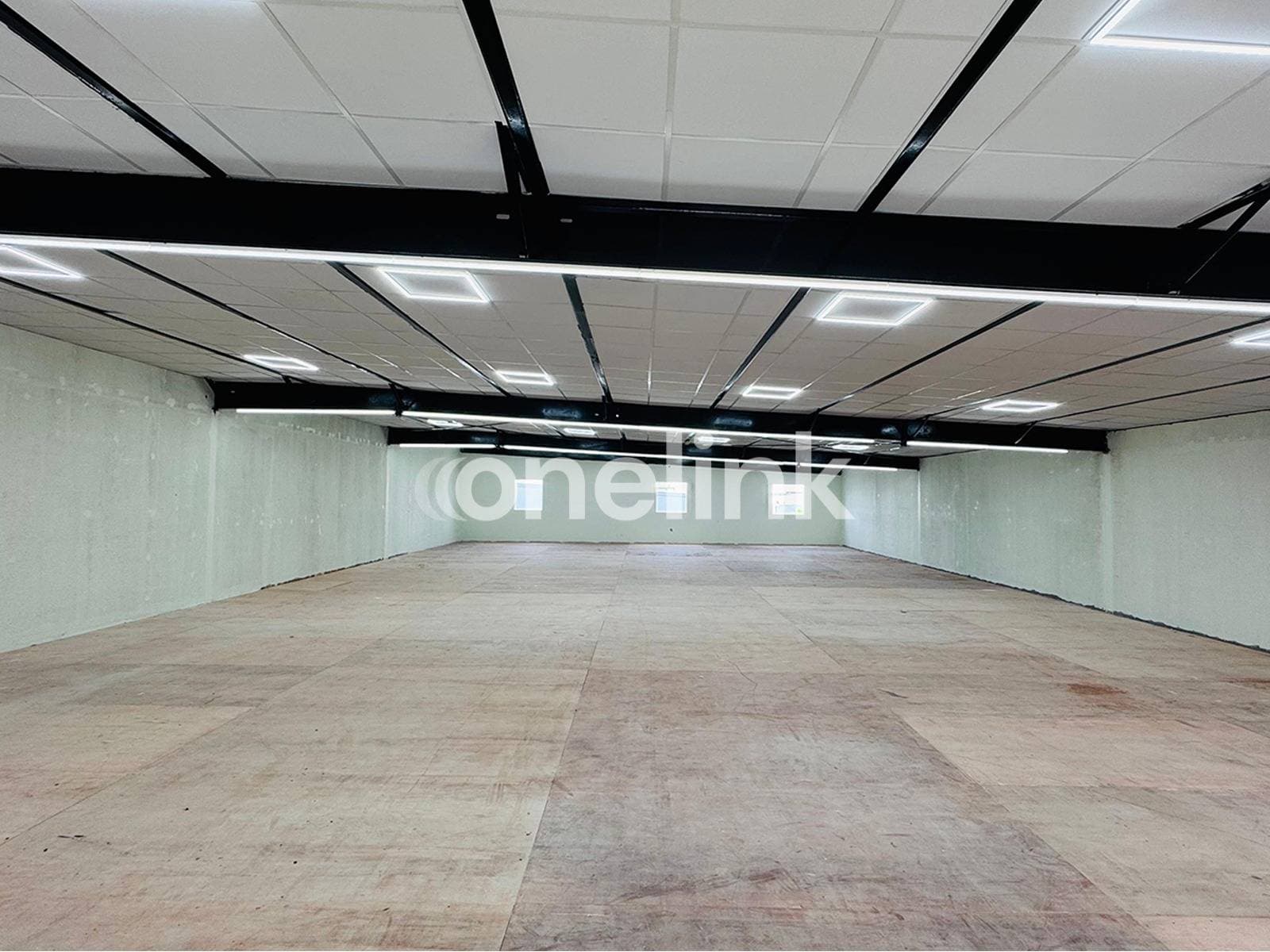 WAREHOUSE CLOSE TO MAJOR HIGHWAYS | IDEAL FOR LOGISTICS & DISTRIBUTION
